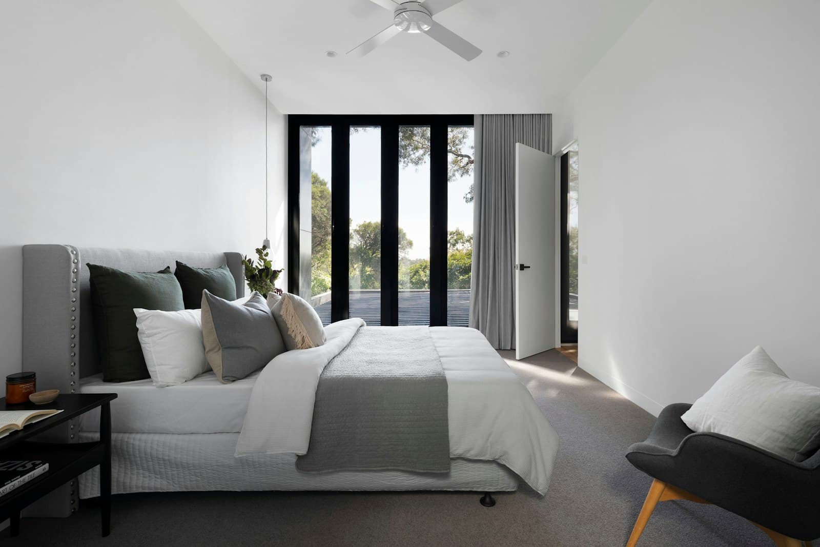 Bright one-bedroom rental in Astoria